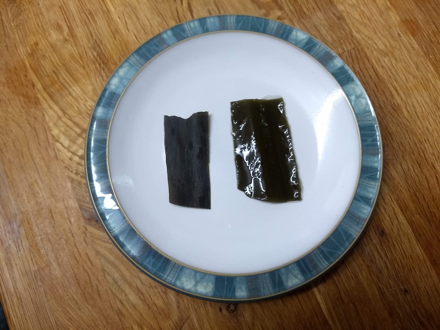 Dry and reconstituted kombu on a plate